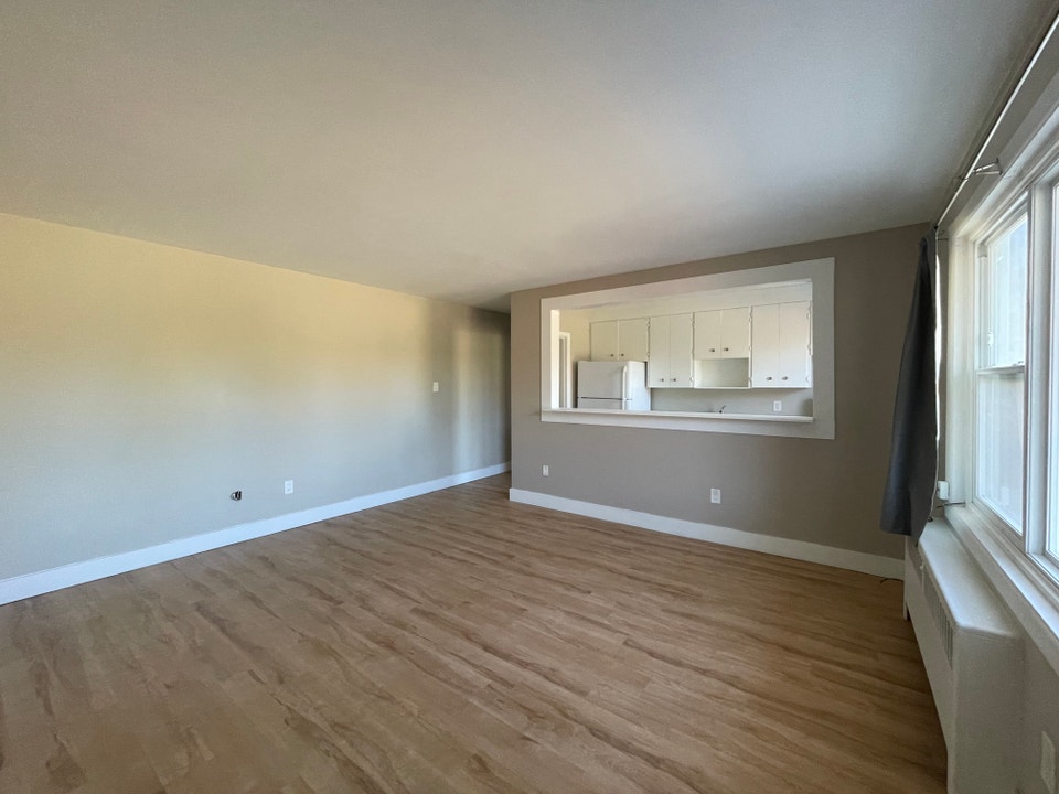 2 Bedroom Suite at 366 Belgrave Ave- starting at $1395 4