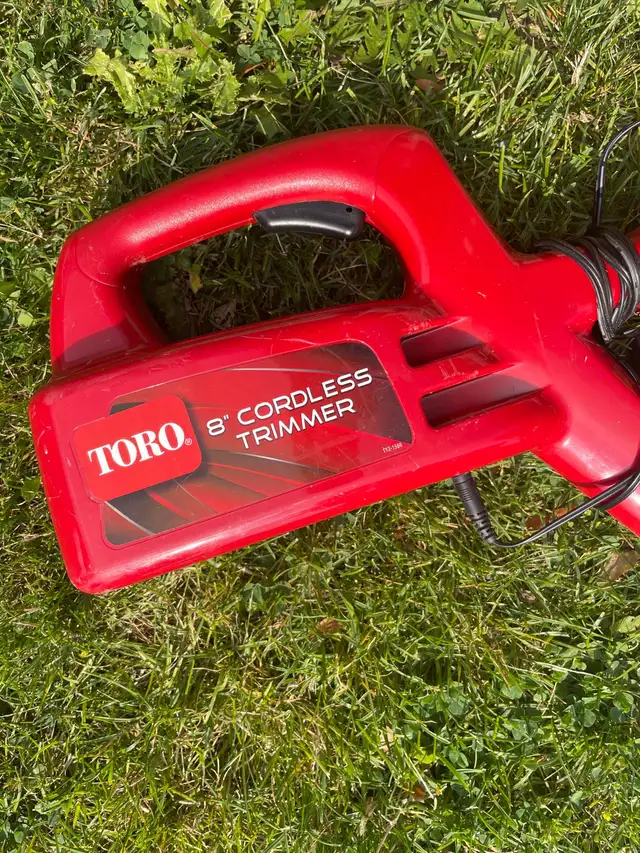 Toro 112-1566 8" Cordless Grass Trimmer weed wacker - READ NOTE in Lawnmowers & Leaf Blowers in City of Toronto - Image 5