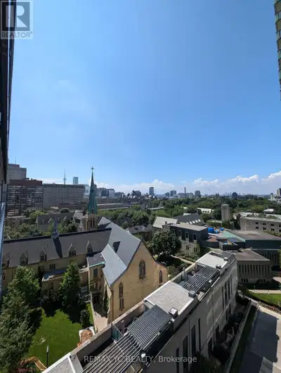 * Luxury U Condo In The Core Of Downtown **Parking & Locker Room Included** * 9' Ceiling *Furnished...