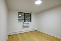 Semi-renovated Akelius three bedroom apartment for rent. Located near Roslyn in the Westmount neighb... (image 8)