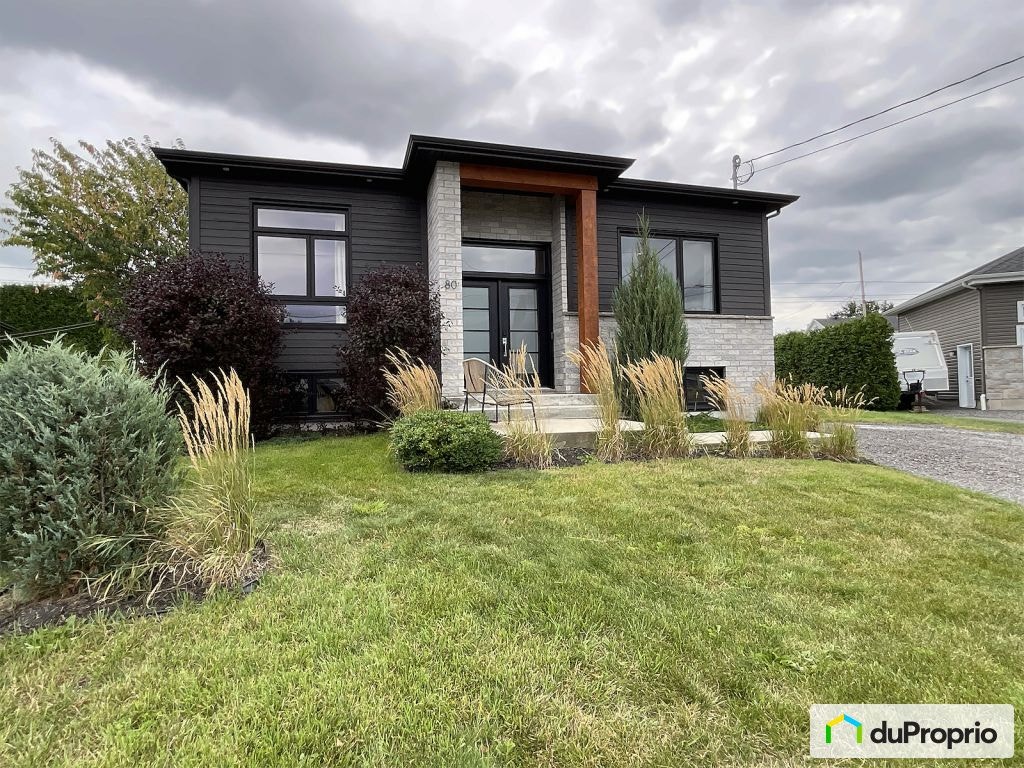 $479,000 - Bungalow for sale in Princeville — photo 1