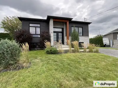 Belle propriété unifamiliale offrant beaucoup d'espace et une configuration fonctionnelle, idéale po...