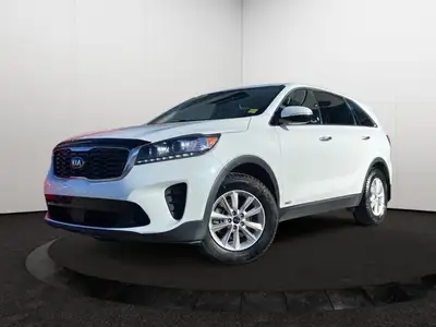 This Kia Sorento has a dependable Regular Unleaded I-4 2.4 L/144 engine powering this Automatic tran...