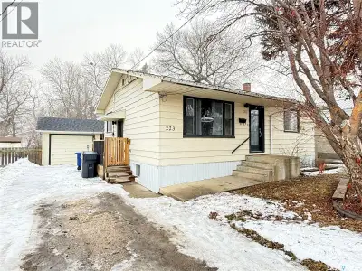 Welcome to 223 4th Street, right in the heart of downtown Weyburn! This home features a modern, upda...