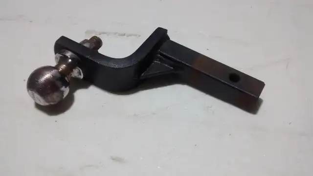 Hitch for trailer pulling, the ball is 2 inches. in RV & Camper Parts & Accessories in Saskatoon - Image 3