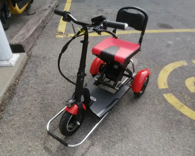 .Fully Enclosed 2025 ET4 Cruise Mobility Scooter Car in Health & Special Needs in Kingston - Image 10