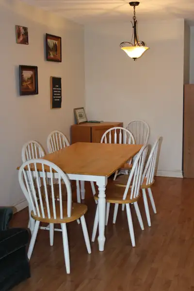 Two Rooms available in a 5 bedrooms house. Includes: Living/Dining rooms, kitchen, two bathrooms, wa...