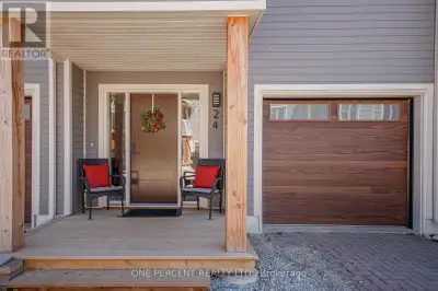 Welcome to 24 Starboard, nestled in THE DOCKSIDE WATERFRONT VILLAGE, this executive 3 storey townhom...