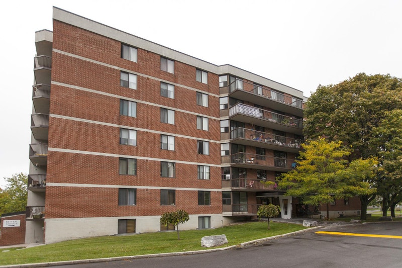 1 Bdrm 200 Queen Mary Road Close to Bath Rd and Queen Mary Long