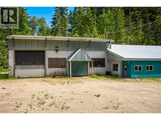 1636 23 Hwy Highway S Revelstoke, British Columbia in Commercial & Office Space for Sale in Revelstoke - Image 2