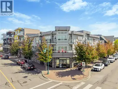 Welcome to The Watermark, a 2011 boutique residence balancing urban convenience with coastal tranqui...