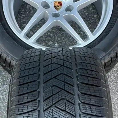 2023 Porsche Macan S 18" Original Rims And Winter Tires in Tires & Rims in City of Toronto - Image 10
