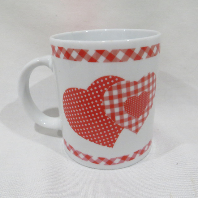 Ceramic 10 Oz Valentine Mug + Stuffy  Valentine Heart With Arms in Holiday, Event & Seasonal in Winnipeg - Image 4