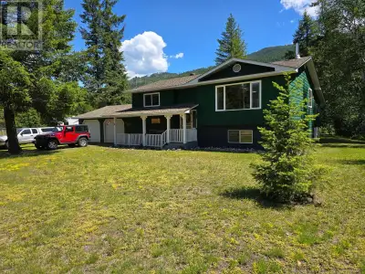 OFFERING this 4 bed/ 2 bath home on almost 2 acres. Located just mins from Clearwater's downtown cor...