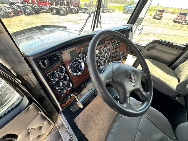 2004 KENWORTH T800 in Heavy Trucks in Ottawa - Image 16