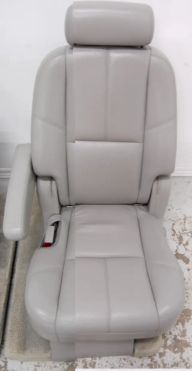 Chevy Truck Tahoe 2nd Row Bucket Seats Suburban Yukon XL Denali in Other Parts & Accessories in St. Catharines - Image 3