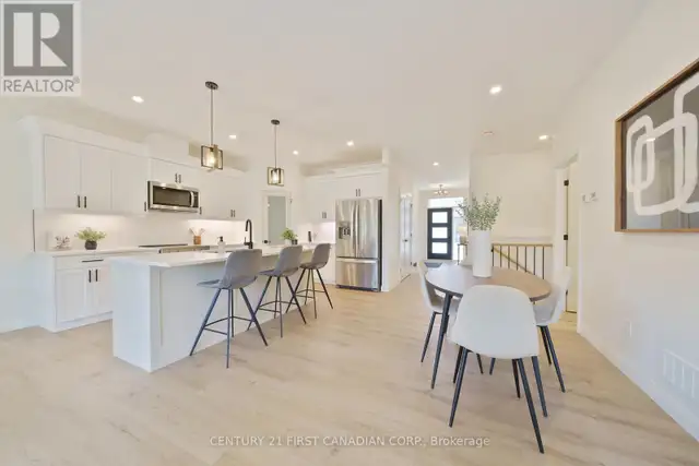 8 - 32 POSTMA CRESCENT North Middlesex (Ailsa Craig), Ontario in Houses for Sale in Grand Bend - Image 17