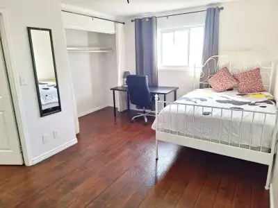 June 1—Two Sunny and comfortable rooms available on the upper unit of a quality house for Pros. on V...