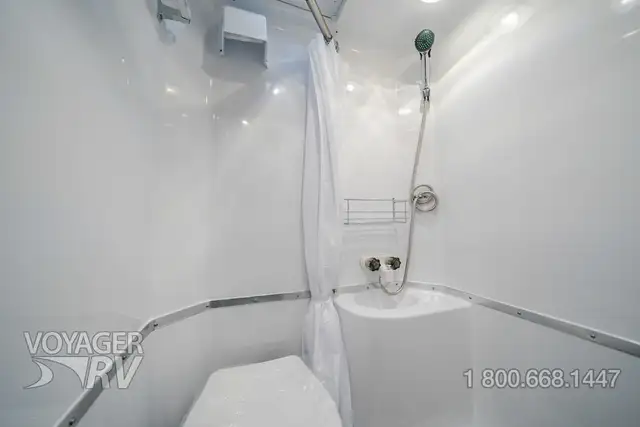 2027 Northern Lite 8.11 EX Dry Bath Limited Edition in Travel Trailers & Campers in Kelowna - Image 14