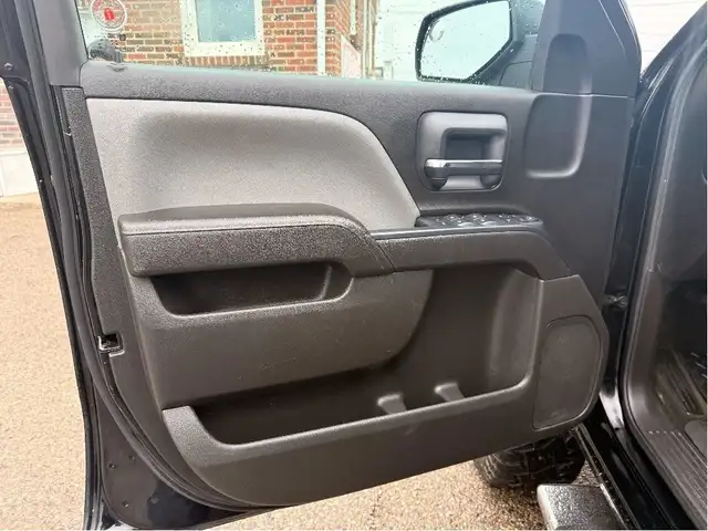 2018 Chevrolet Silverado 1500 | Clean CARFAX | Lifted in Cars & Trucks in London - Image 15