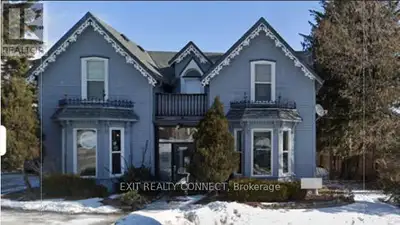 Bright and spacious commercial/retail opportunity located in the village of Campbellville. Approx. 1...