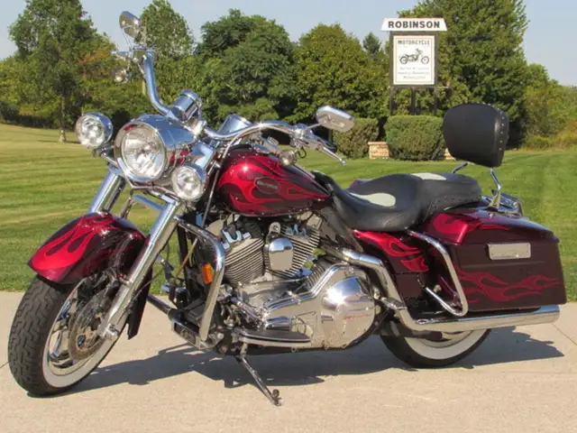 2002 Harley-Davidson FLHRSE - CVO Road King in Sport Touring in Leamington - Image 4