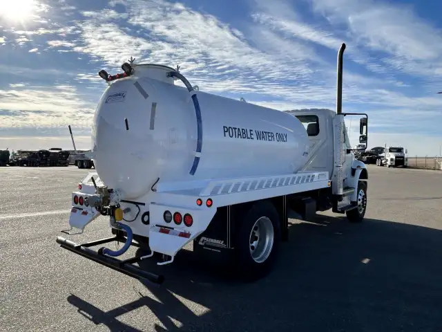 2019 International International 4300 water truck in Heavy Trucks in Regina - Image 7
