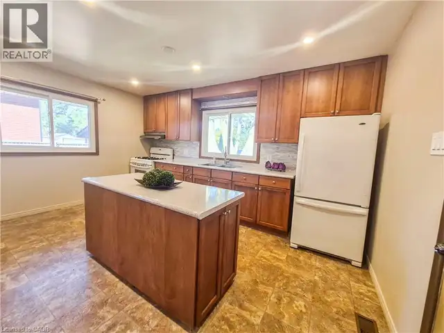 11 DUNCAIRN Avenue Kitchener, Ontario in Houses for Sale in Kitchener / Waterloo - Image 19