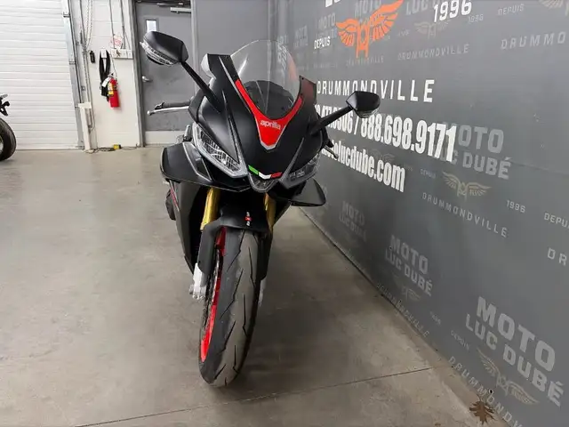2024 Aprilia RSV4 in Sport Bikes in Drummondville - Image 8