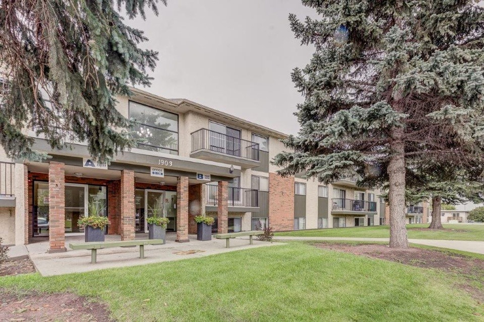 Apartment for Rent: 3 Bedrooms - Mountainview Apartments 2