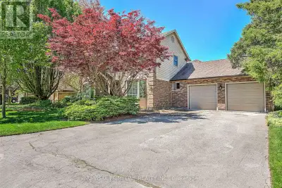 Welcome to 49 Meridene Cres East ,one of London nicest streets . This stunning 2 Story nestled on tr...