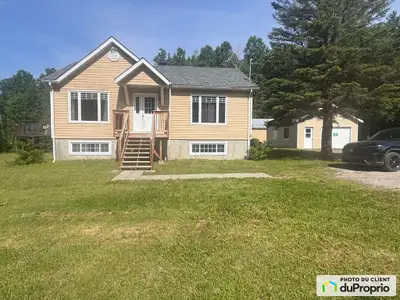 Grande maison multifonctionnelle à vendre parfaite pour grande famille ou projet Airbnb! Vous rêvez...