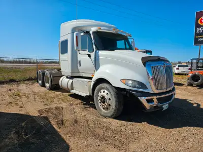Diesel ISX15 Cummins 500HP 53200lb gross vehicle weight rating 13200lb front axle weight rating 4000...