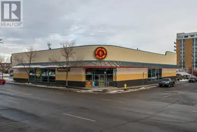 Thought about working for yourself? This thriving gym in a high traffic location is now for sale. Al...