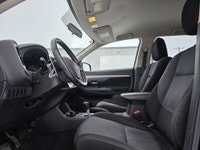 PRICE REDUCED!!! NO ACCIDENTS!!! AWD!! 7 PASSENGER!! ROOM FOR THE ENTIRE FAMILY!!! 2015 Mitsubishi O... (image 8)