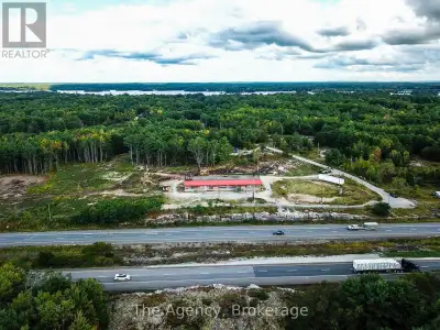 Unbelievable Opportunity With 2000 Feet Of Frontage On The 400 Hwy. Think Of The Signage! The Gatewa...