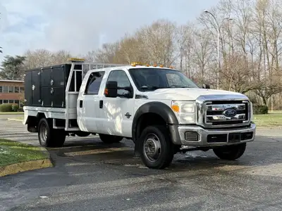 2015 Ford F-550 XLT Super Duty Service Box Storage Compartments Water Tank 4X4 Radio AM/FM Air Condi...
