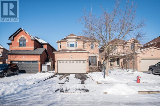 53 NATIONAL Crescent Brampton, Ontario in Houses for Sale in Mississauga / Peel Region - Image 2