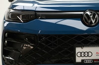 DEMO with only 7900KM!! The all-new 2025 VW Tiguan has been completely re-imagined with sporty, eye-... (image 2)
