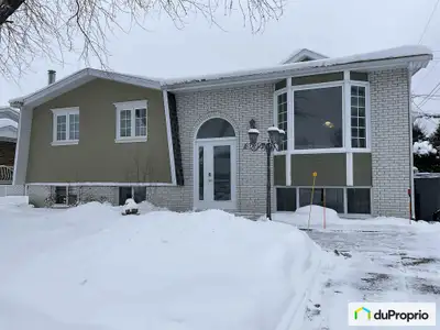 Grande et chaleureuse résidence, comprenant 5 chambres (dont 3 au rez-de-chaussée), 2 salles de bain...