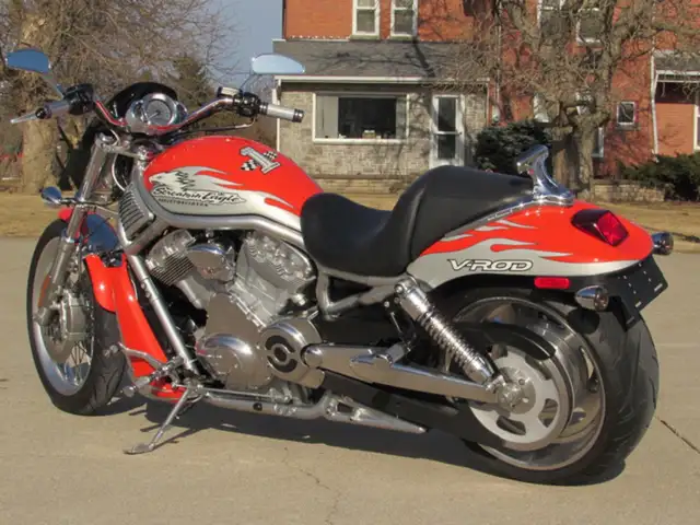2007 Harley-Davidson VRSCX Screamin' Eagle V-Rod in Street, Cruisers & Choppers in Leamington - Image 4