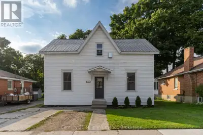 2-Bedroom Apartment available immediately at 276 Edward Street, Upper Unit (2nd Floor of Duplex), Wi...