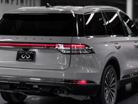 The 2023 Lincoln Aviator Reserve II is a masterclass in American luxury, designed to offer a Sanctua... (image 4)