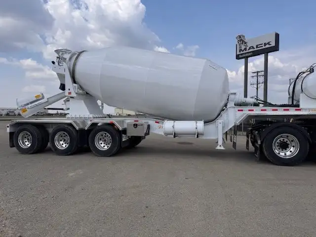 2025 Mack Anthem 64T D/C mDRIVE S40R - mixer in Heavy Trucks in Regina - Image 5