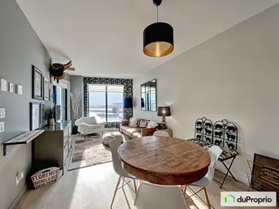 Copropriété 2021 avec vue sur le fleuve Saint Laurent ainsi que sur le pont Champlain. Balcon privé....