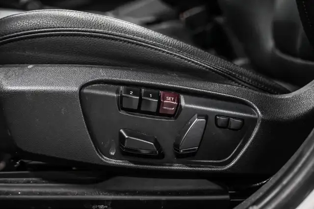 2018 BMW X1 xDrive28i | Mags | Cuir | Toit Pano | Caméra | * À v in Cars & Trucks in City of Montréal - Image 16