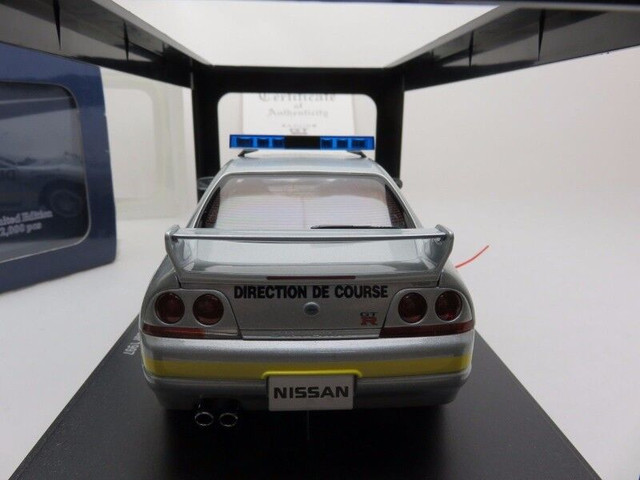 1/18 DIECAST AUTOART Nissan Skyline GT-R R33 LeMans Pace Car 97 dans Art et objets de collection  à Ville de Montréal - Image 4