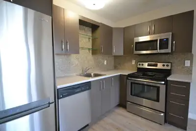 Bright 1-bdrm with balcony in Osborne Village!