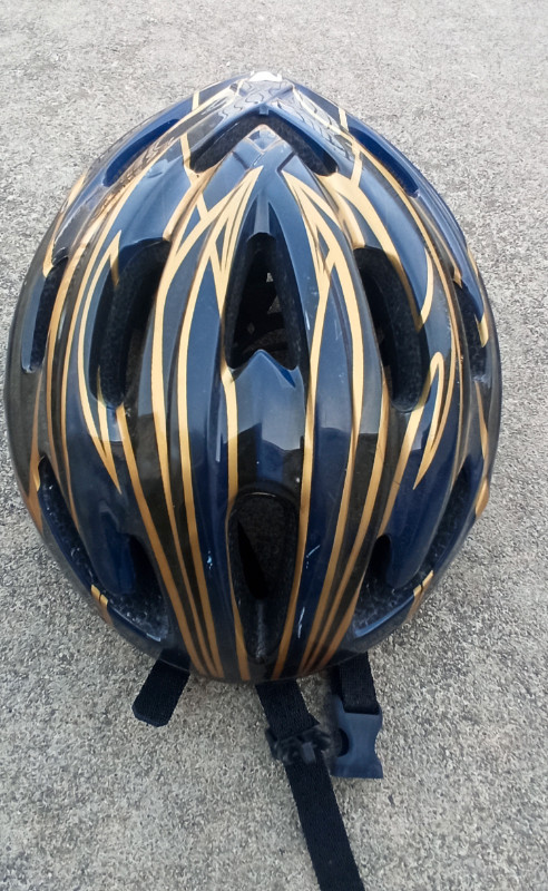Supercycle Helmet in Kids in City of Toronto - Image 2