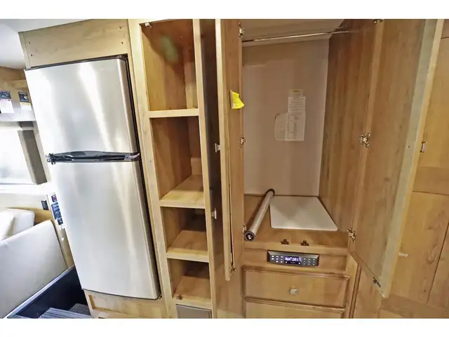 2020 Holiday Rambler Admiral 28A 2 extension Classe A 2020 in RVs & Motorhomes in Laval / North Shore - Image 15